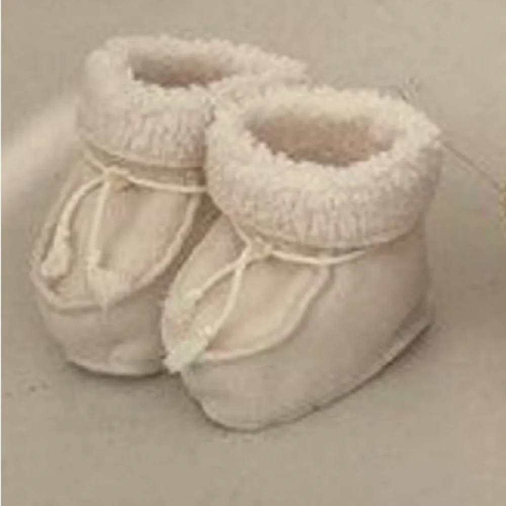 Ando Stores Bella Baby Booties Creme size 0-12 months